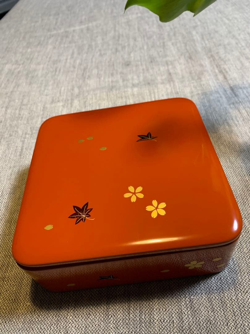輪島塗 小重（小ぶり重箱）五客 春秋蒔絵 桜 紅葉ちらし 木箱入未使用