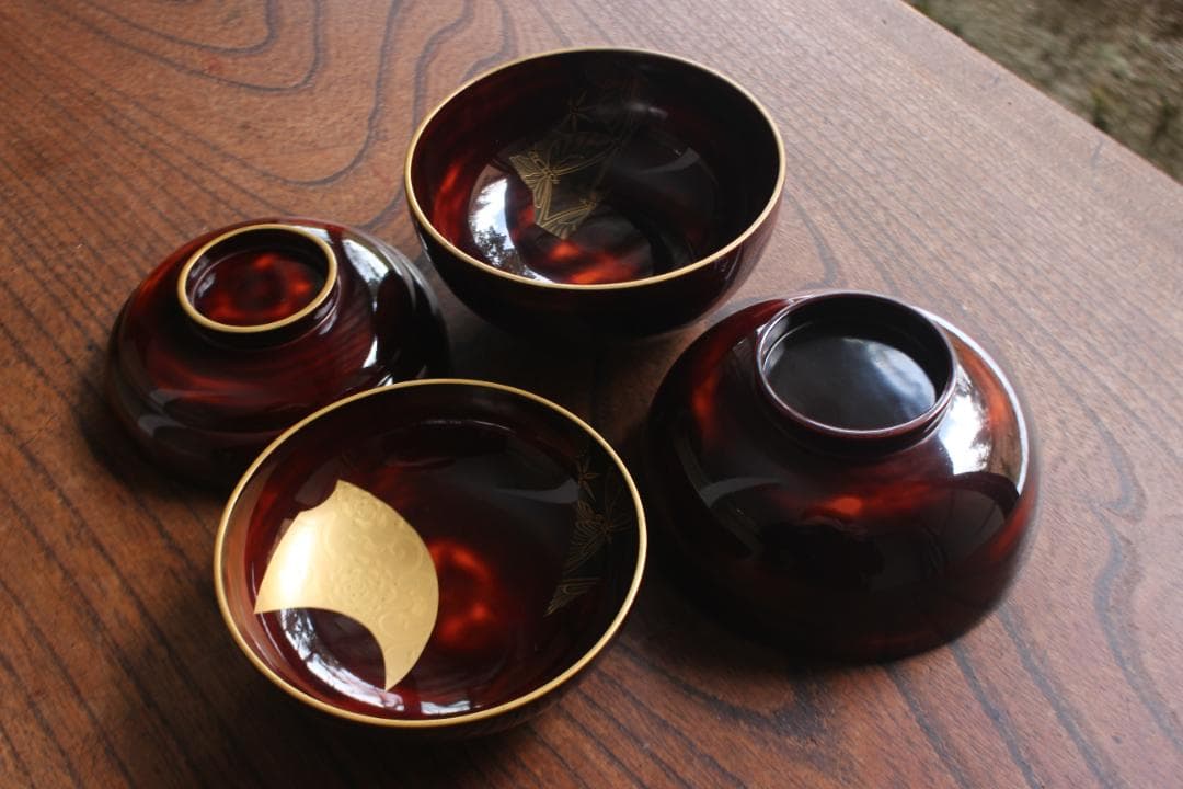 時代逸品！風情ある曙塗に優美な緞子蒔絵の映えるお椀2点（