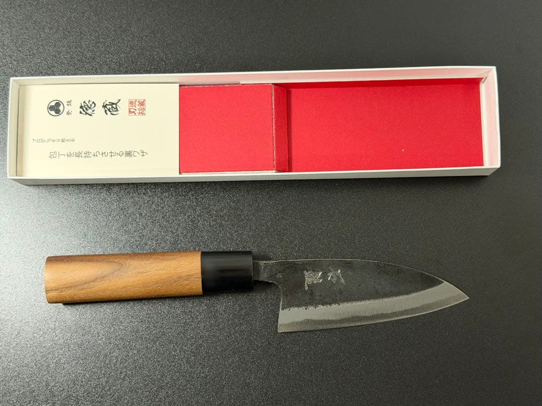 徳蔵刃物 / 黒打ち小出刃包丁 105mm 両刃 青紙2号 胡桃 土佐包丁 黒打ち小包丁 105mm 両刃 青紙2号 胡桃 日本製 徳蔵刃物 TOKUZO KNIVES