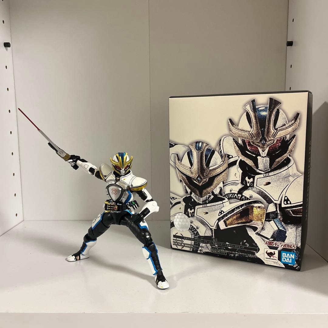 真骨製法 仮面ライダーイクサ S.H.Figuarts（真骨彫製法） 仮面ライダーイクサ セーブモード