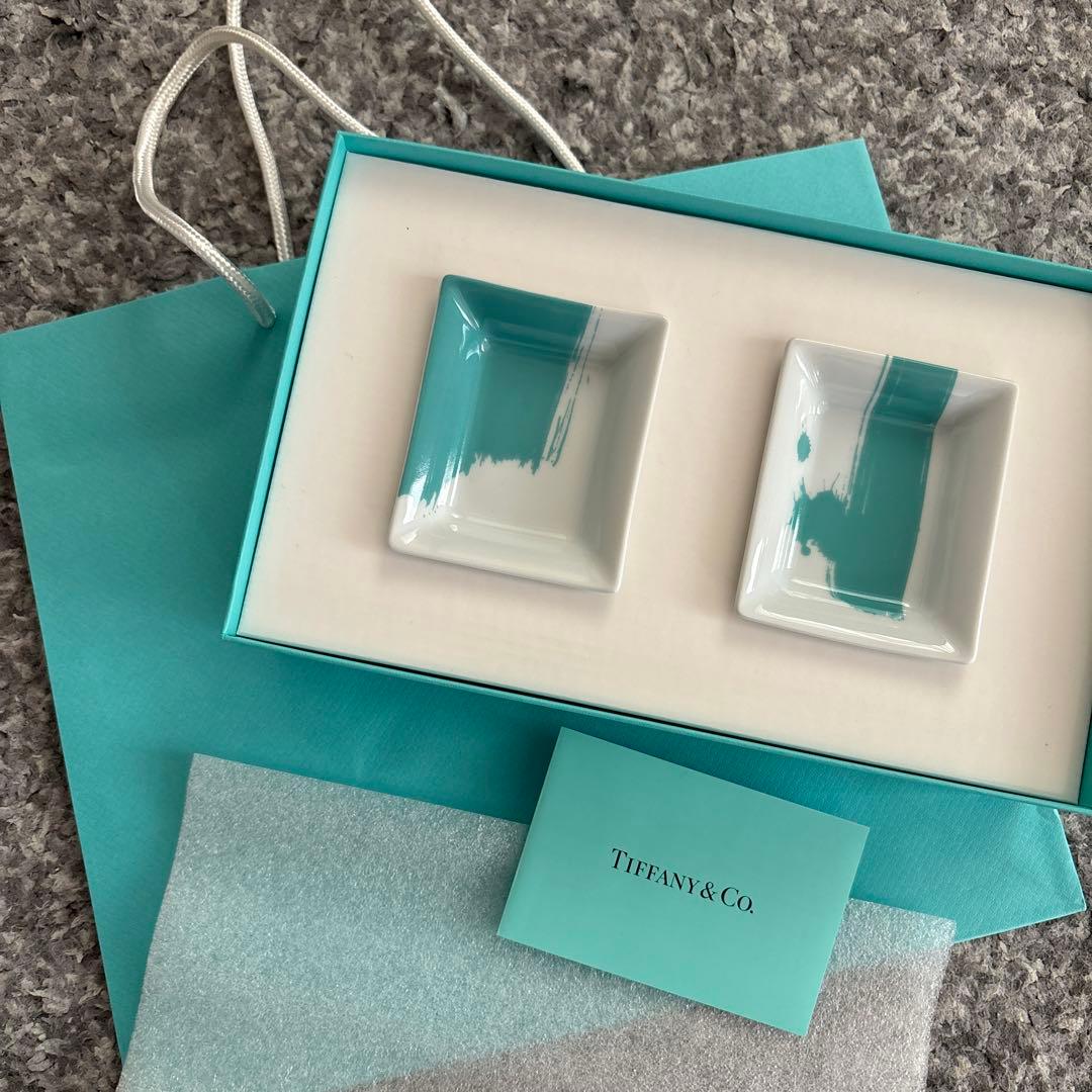 Tiffany & Co. 陶器製小皿 2枚セット 新品未使用品 Tiffany & Co. 陶磁器皿 2枚セット - メルカリ