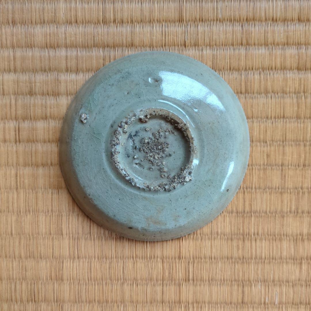 グレーの円形陶器皿 高麗青磁 骨董品 酒盃 小皿