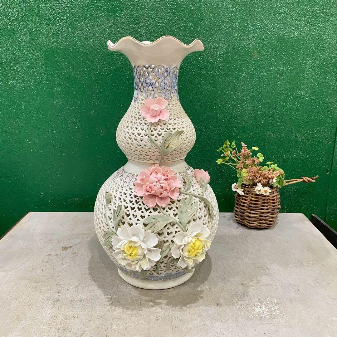 透かし彫り 置物 インテリア 花 アンティーク 花の木彫りの壁掛けレリーフ 四角形 19X19 壁飾り 壁装飾 透かし彫り
