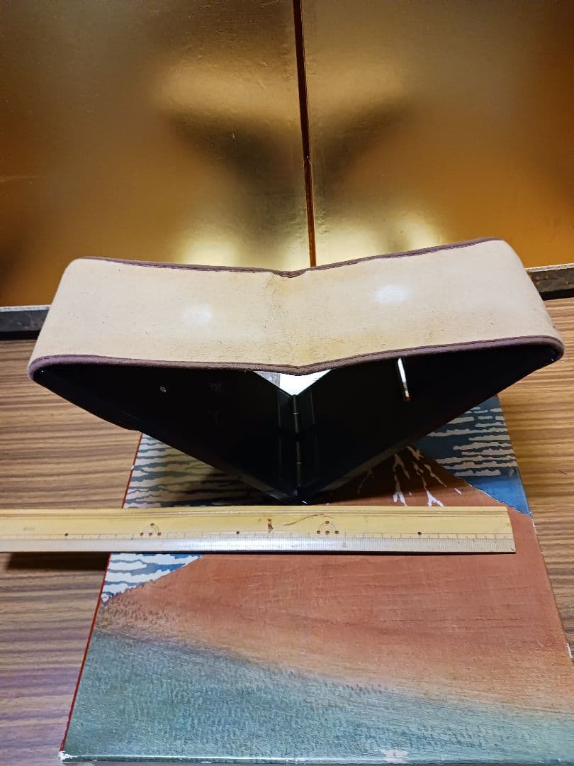 超高級品』携帯用 軽量 折畳 正座椅子 (木製) 伝統芸能 樫の木 漆塗 皮