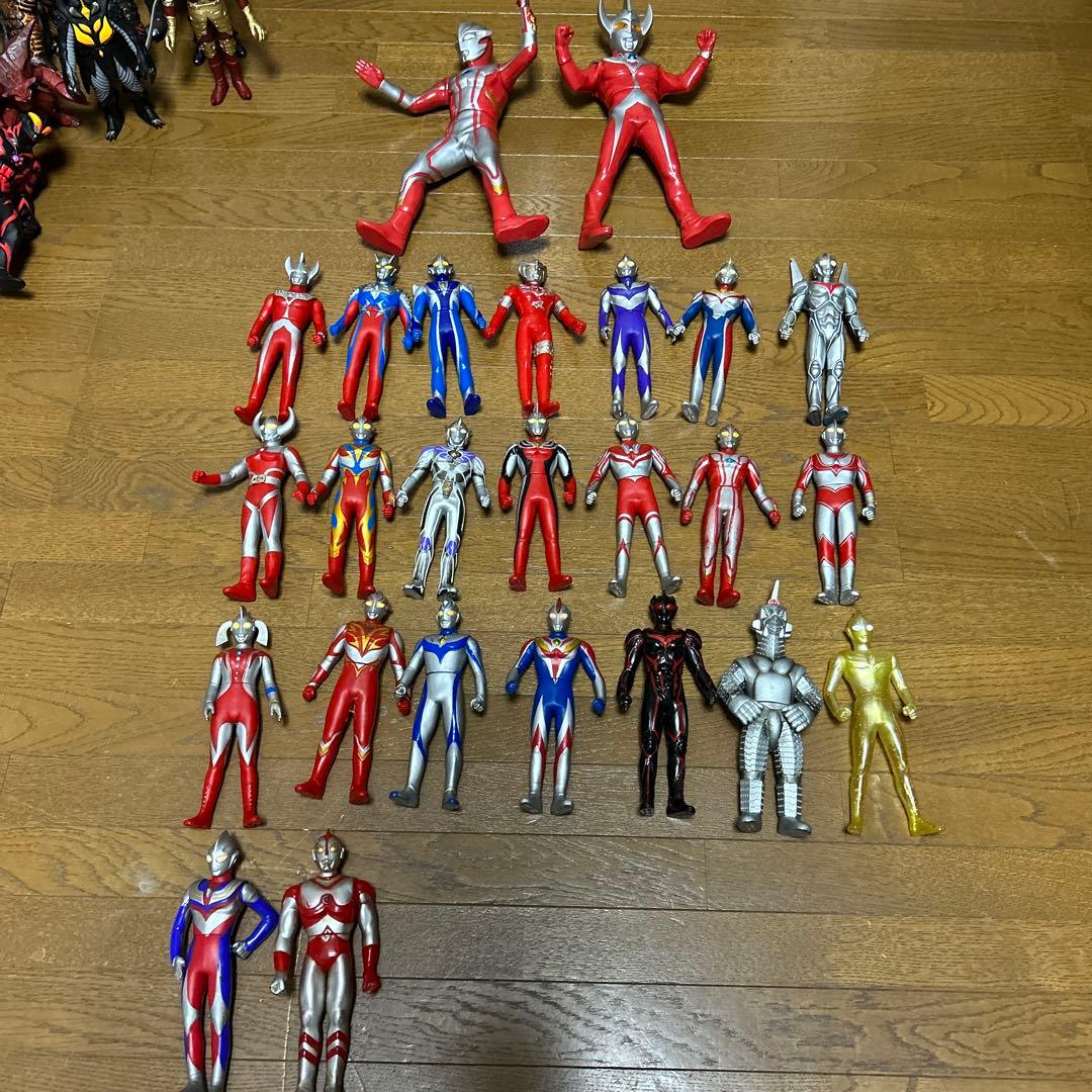ウルトラマン25体と怪獣32体のソフビまとめ売り T116594955 - その他高価