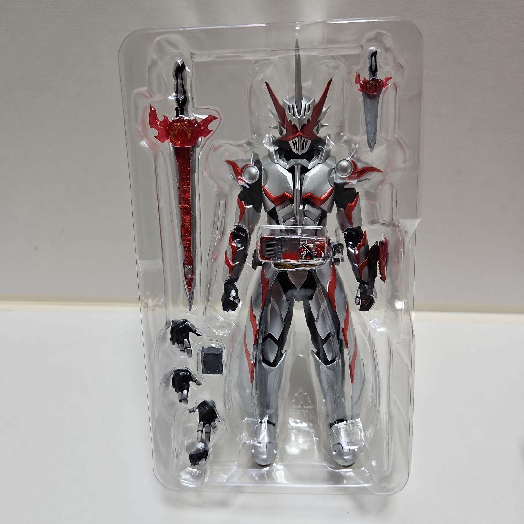 S.H.Figuarts 仮面ライダーセイバー　ドラゴニックナイト
