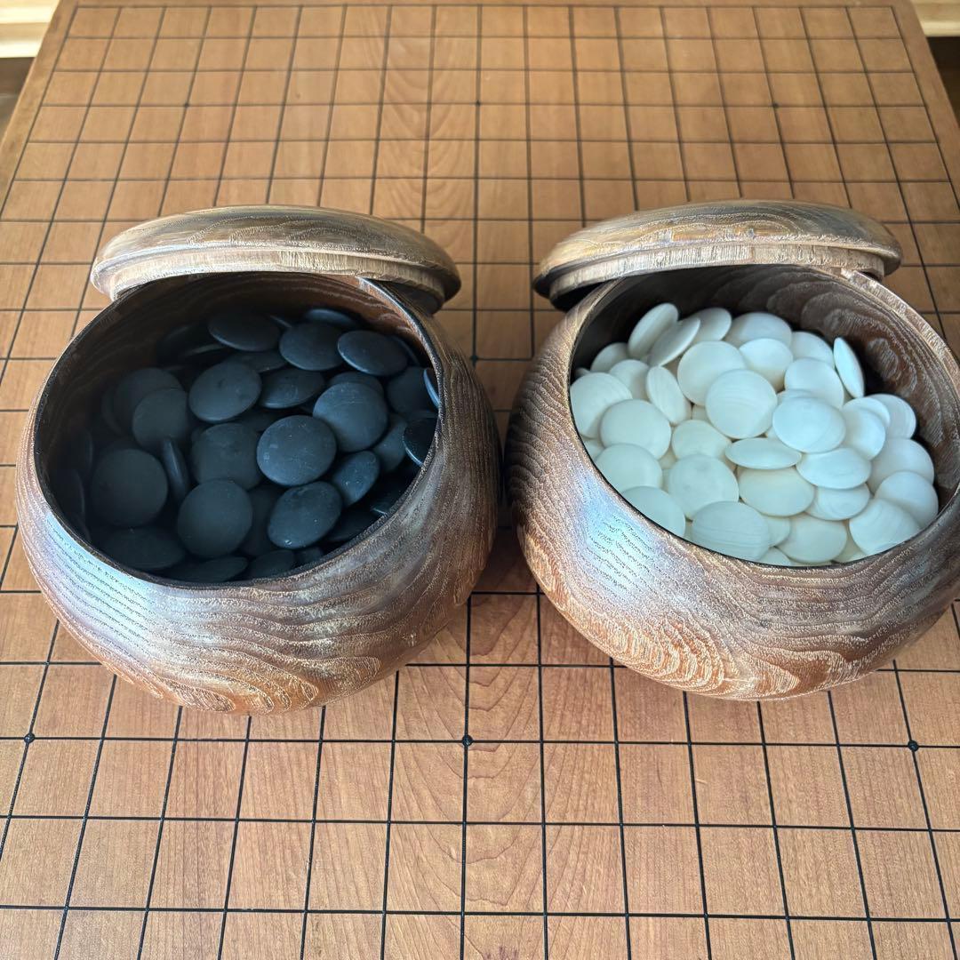 天然木 碁盤セット 蛤白147・黒184 本格仕様 盤裏ヘソ付 - メルカリ