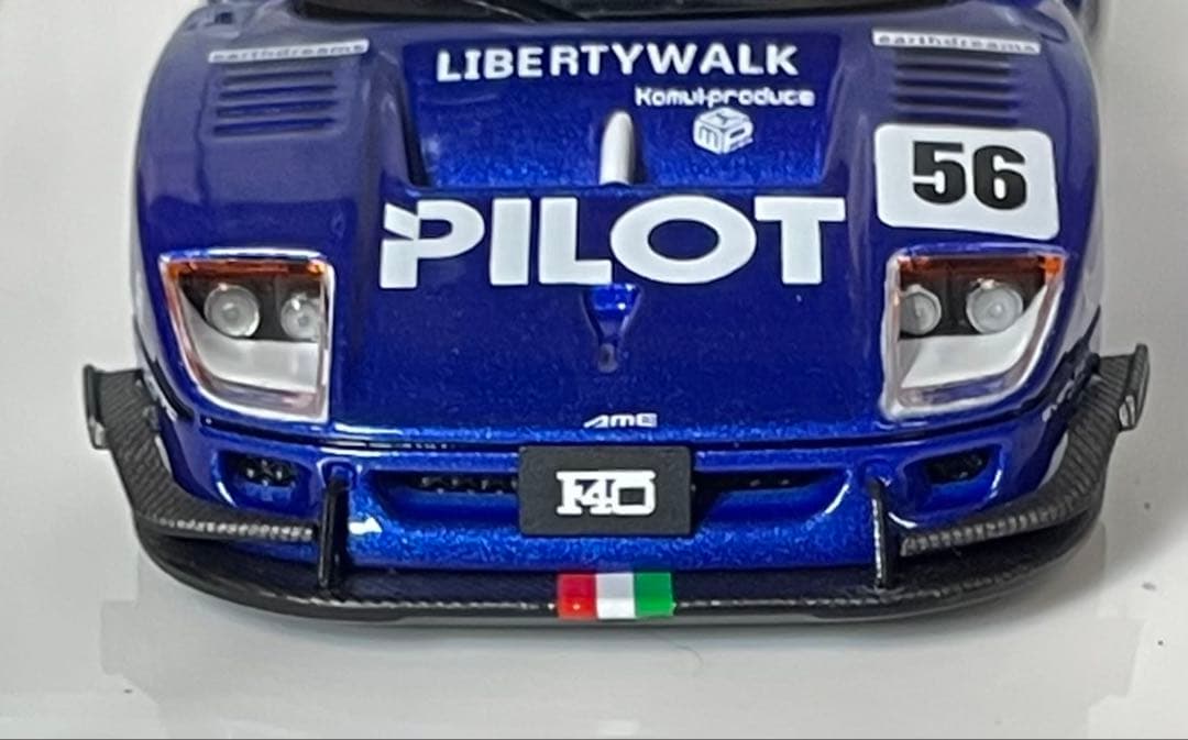 フェラーリF40 LBWK 1/64 ミニカー ガルウィング開閉