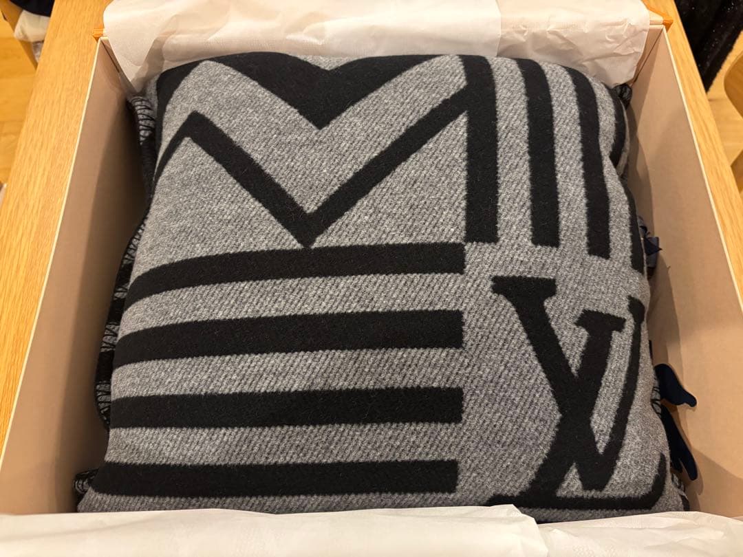ルイヴィトン / クッション・LV サミット LV Summit Cushion S00 - Accessories | LOUIS VUITTON