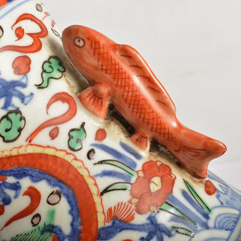 中国 大明萬暦年製款 赤絵 雲龍花文 双魚耳瓶 時代箱付 M R7343 - メルカリ