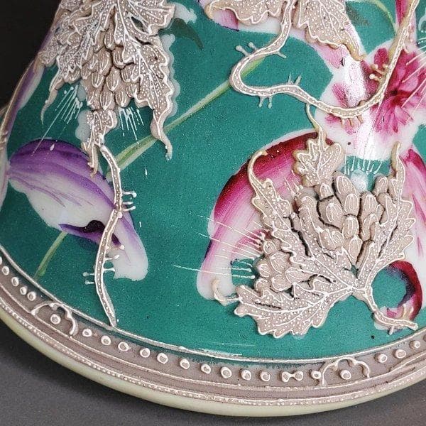 里帰り21.5㎝オールドニッポン緑蒼地一陳盛上花図紋片耳飾壷