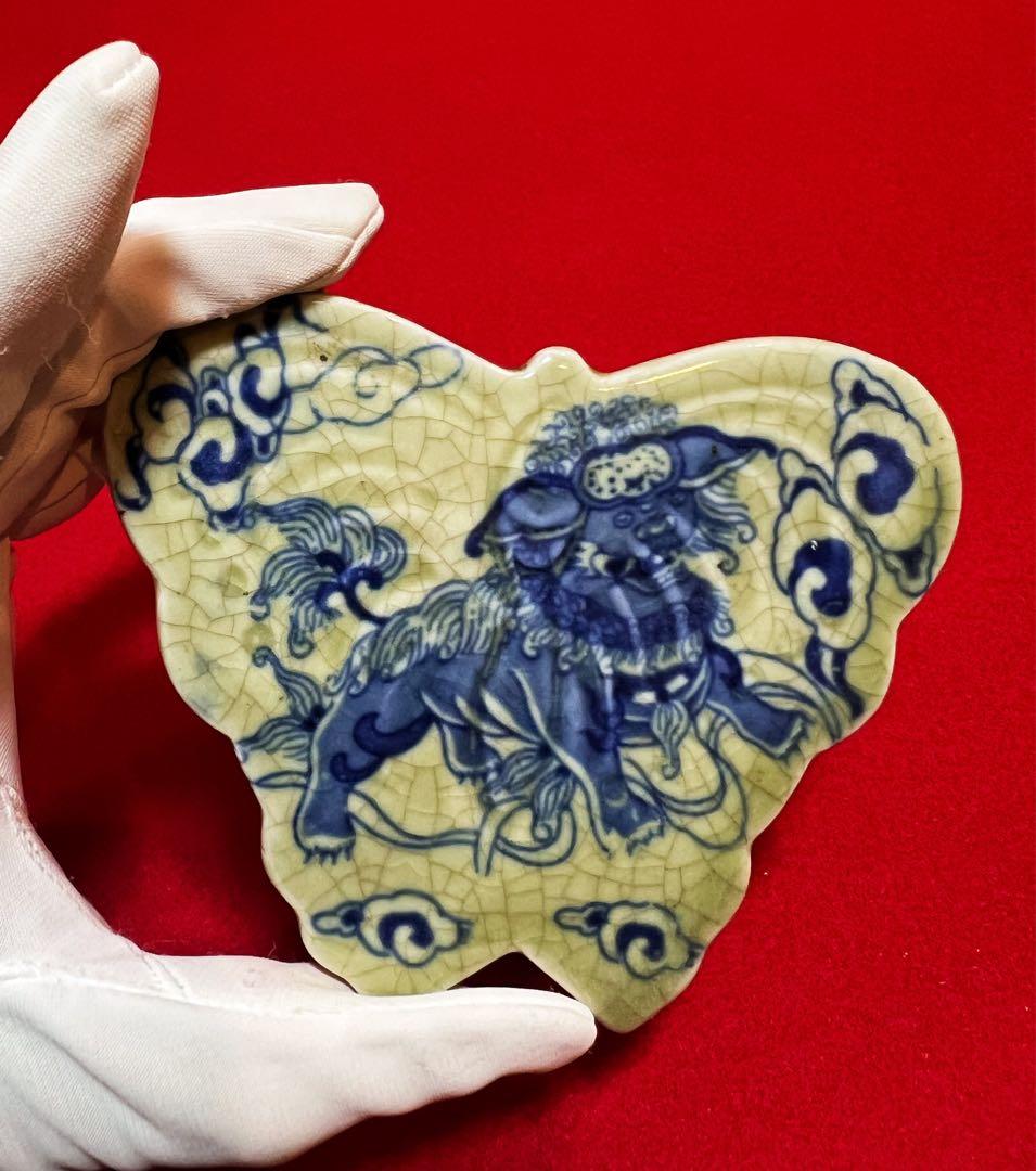 中国美術 古玩 道光年製 山水 人物 獅子紋樣春宫人物蝶々 蓋合 香合