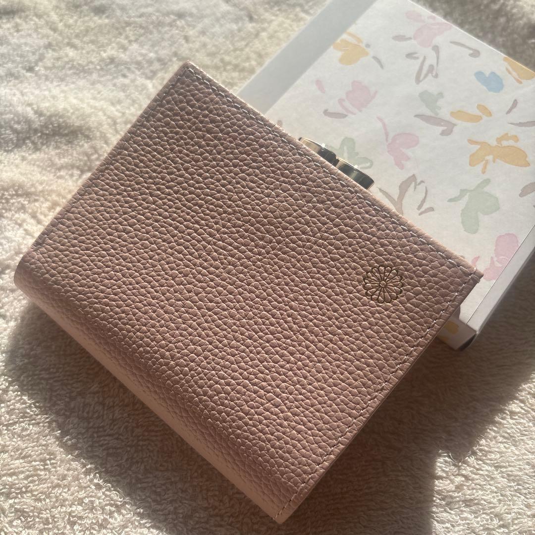 新品未使用】皇居財布 二つ折り がま口 ピンクベージュ - メルカリ