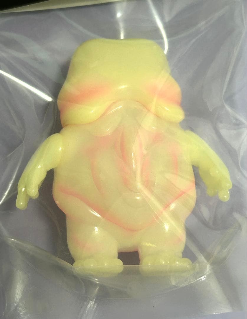 怪奇里紗 ぬっぺっぽう 蓄光 【 桃色・青色 】 2個セット - メルカリ