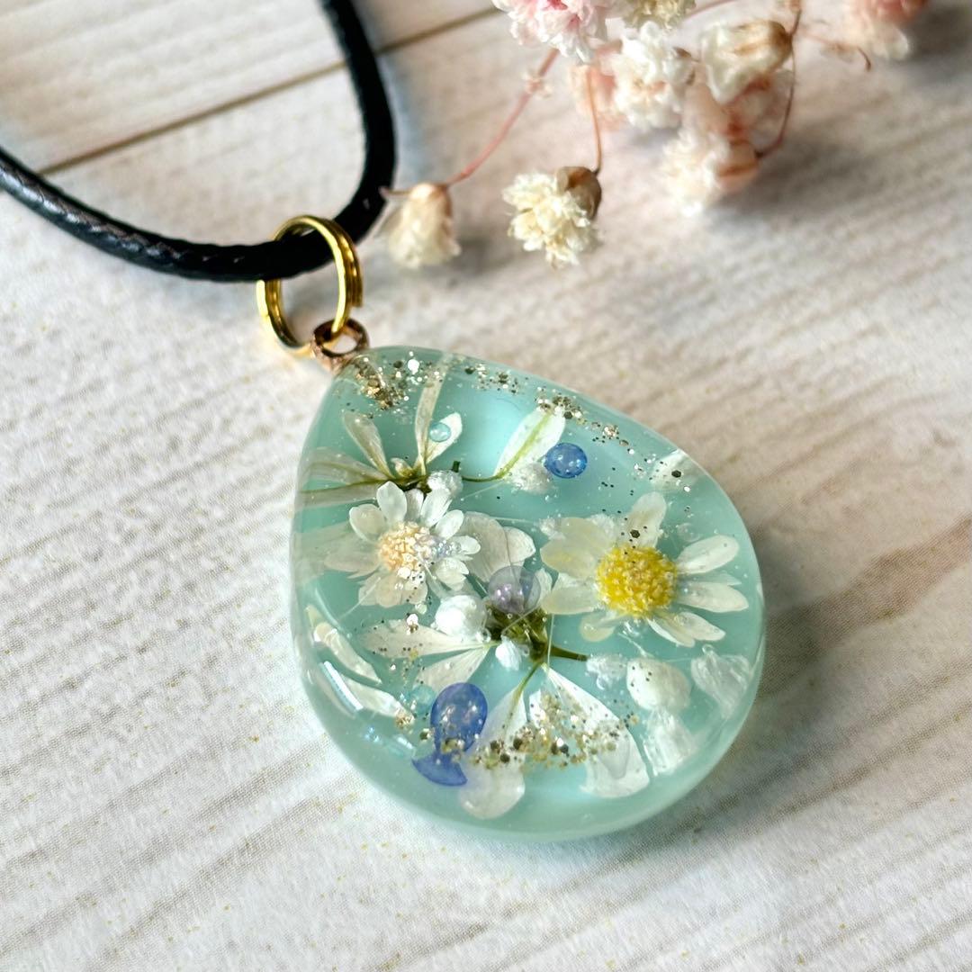 ハンドメイド レジン 雫ペンダント - メルカリ
