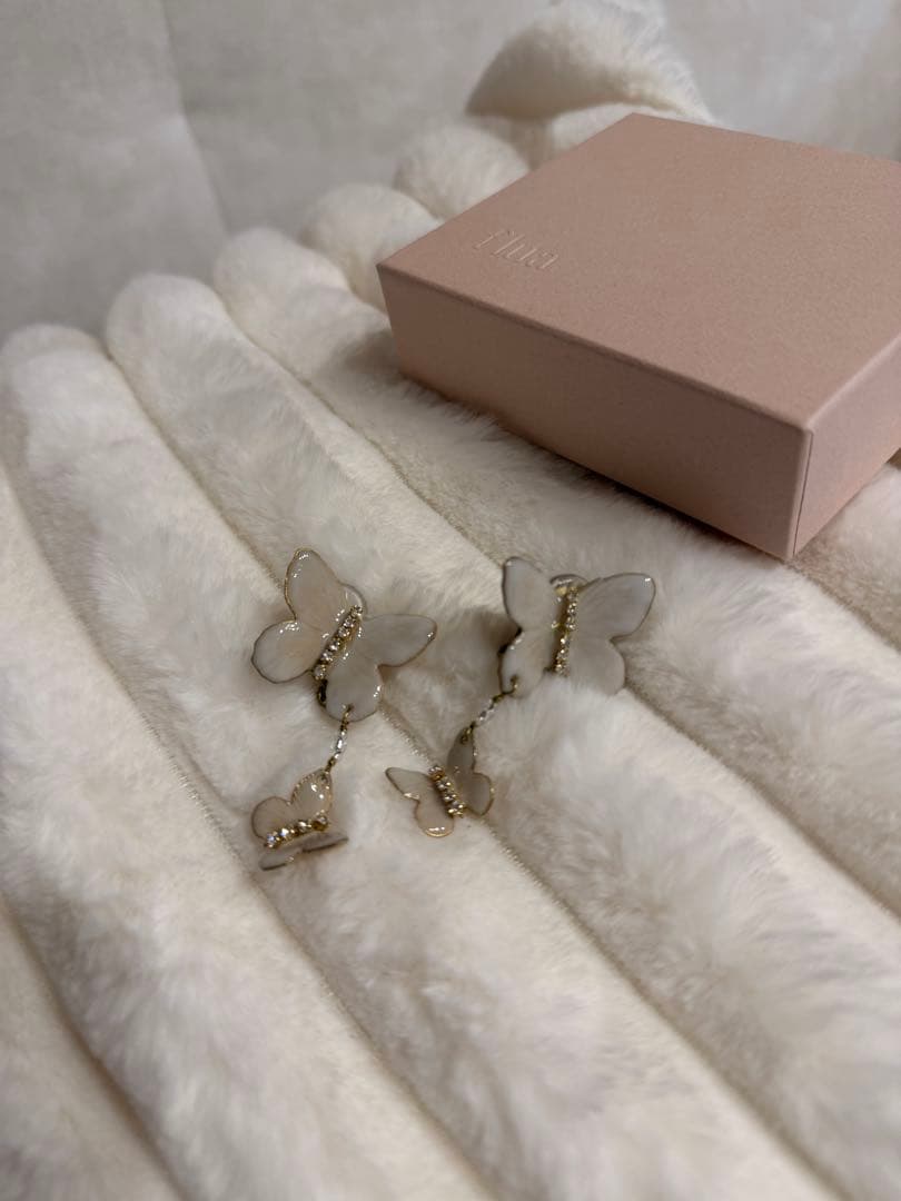 flua milky butterfly イヤリング ピアス・イヤリング | ブライダルアクセサリー flua