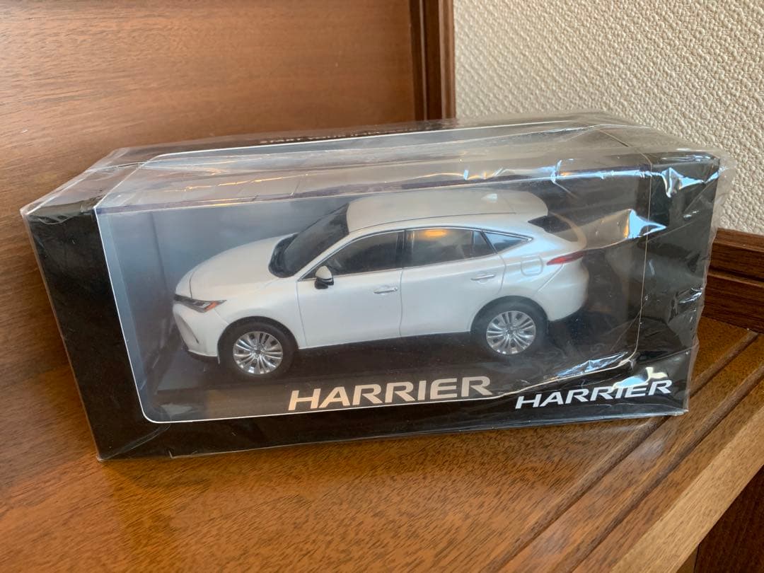 トヨタ TOYOTA ミニカー ハリアー1/30スケール　ダイキャスト製　非売品 モデルカー ハリアー ミニカー(1/30スケール ダイキャスト製