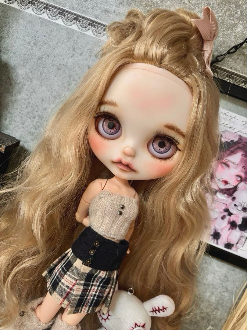 カスタムアイシードール　ネオサイズ　白肌　ふわふわミルクティーベージュ アイシードール カスタム 白肌 ブライス icydoll 人形 海外ドールの
