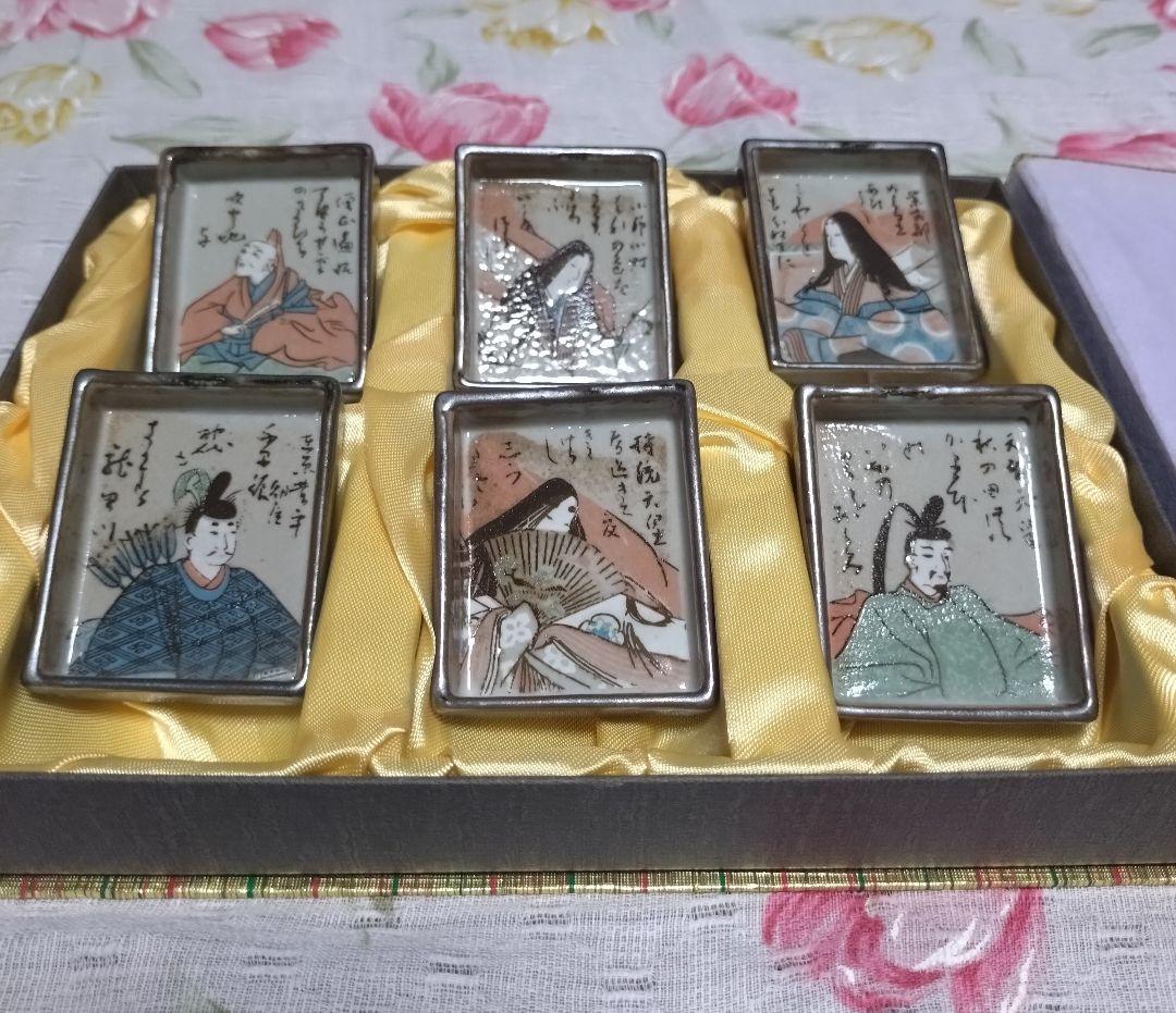 美品♡百人一首　デザイン陶器皿歌仙 　陶器歌留多　6枚 尾形乾山造 六歌仙 かるた皿 色絵 6客 百人一首 角皿 | 新栄堂
