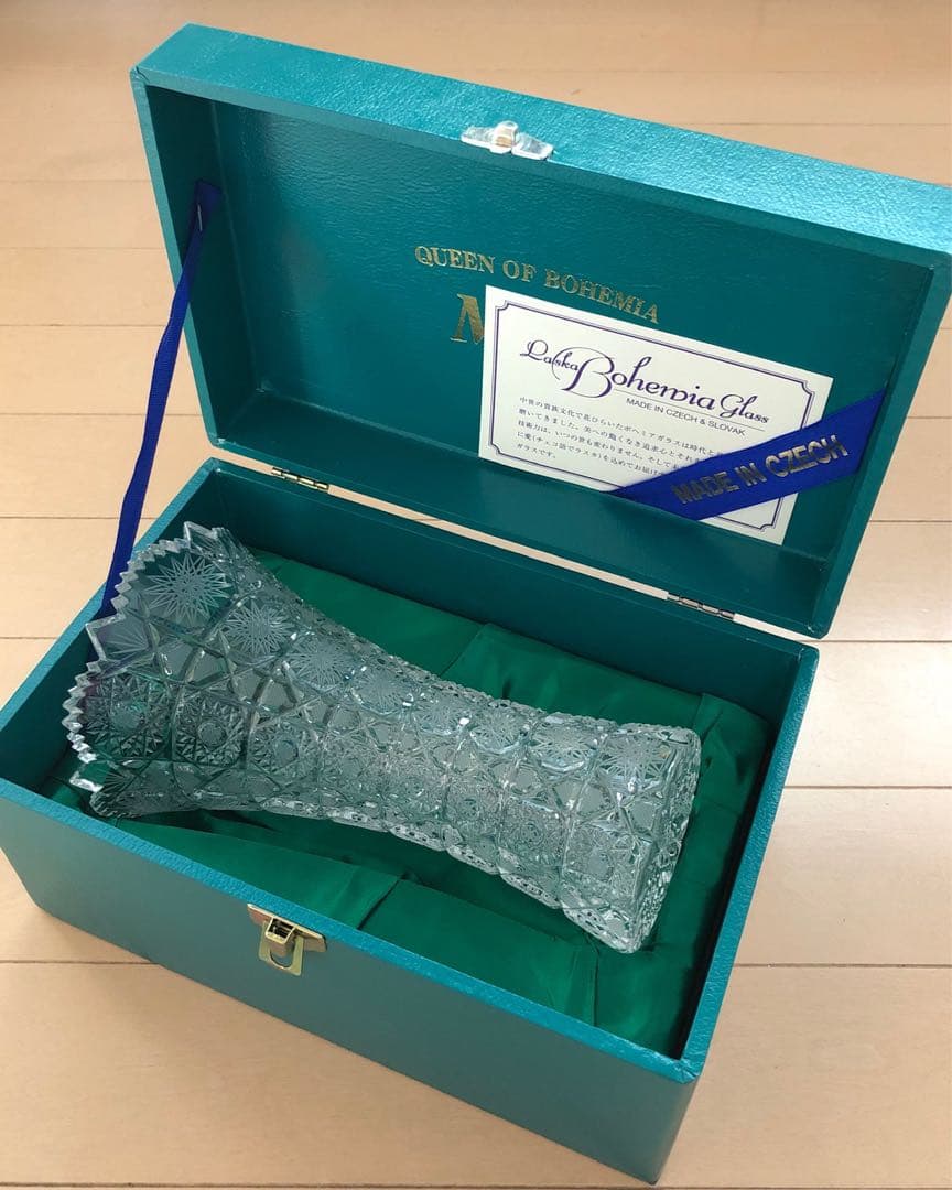 花瓶 ハンドカット crystal maia glass 箱付き クリスタル - メルカリ