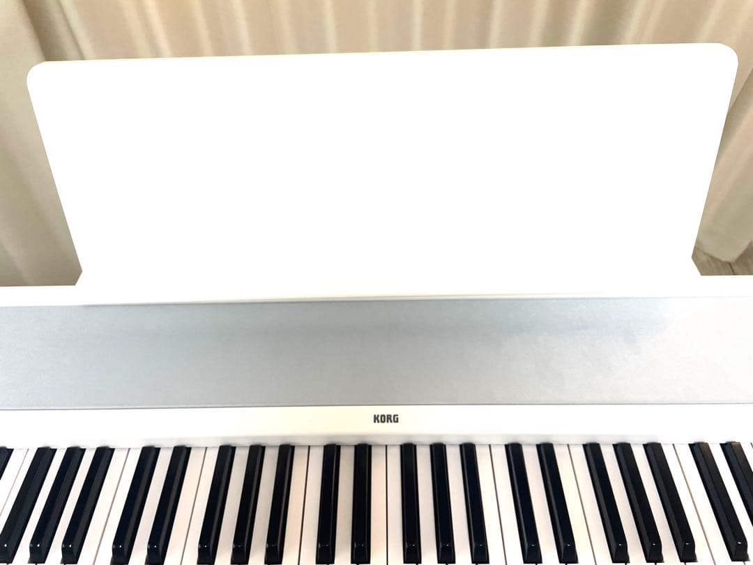 KORG 電子ピアノ B2 【23製 】88鍵盤 /譜面立て&ペダル付属 - メルカリ