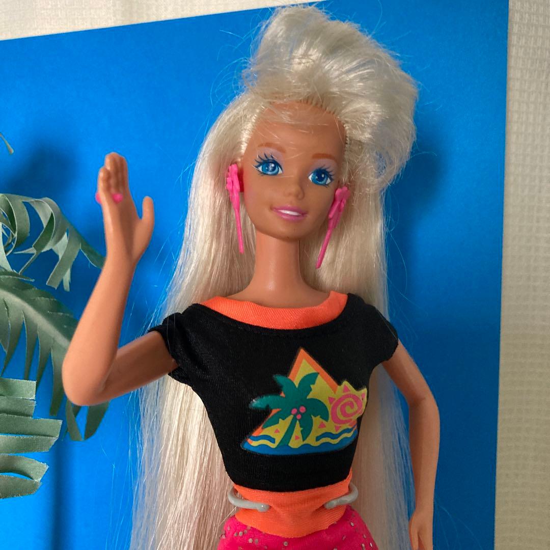 バービー Glitter Hair Barbie 1993 ヤシの木、スタンド付 - メルカリ