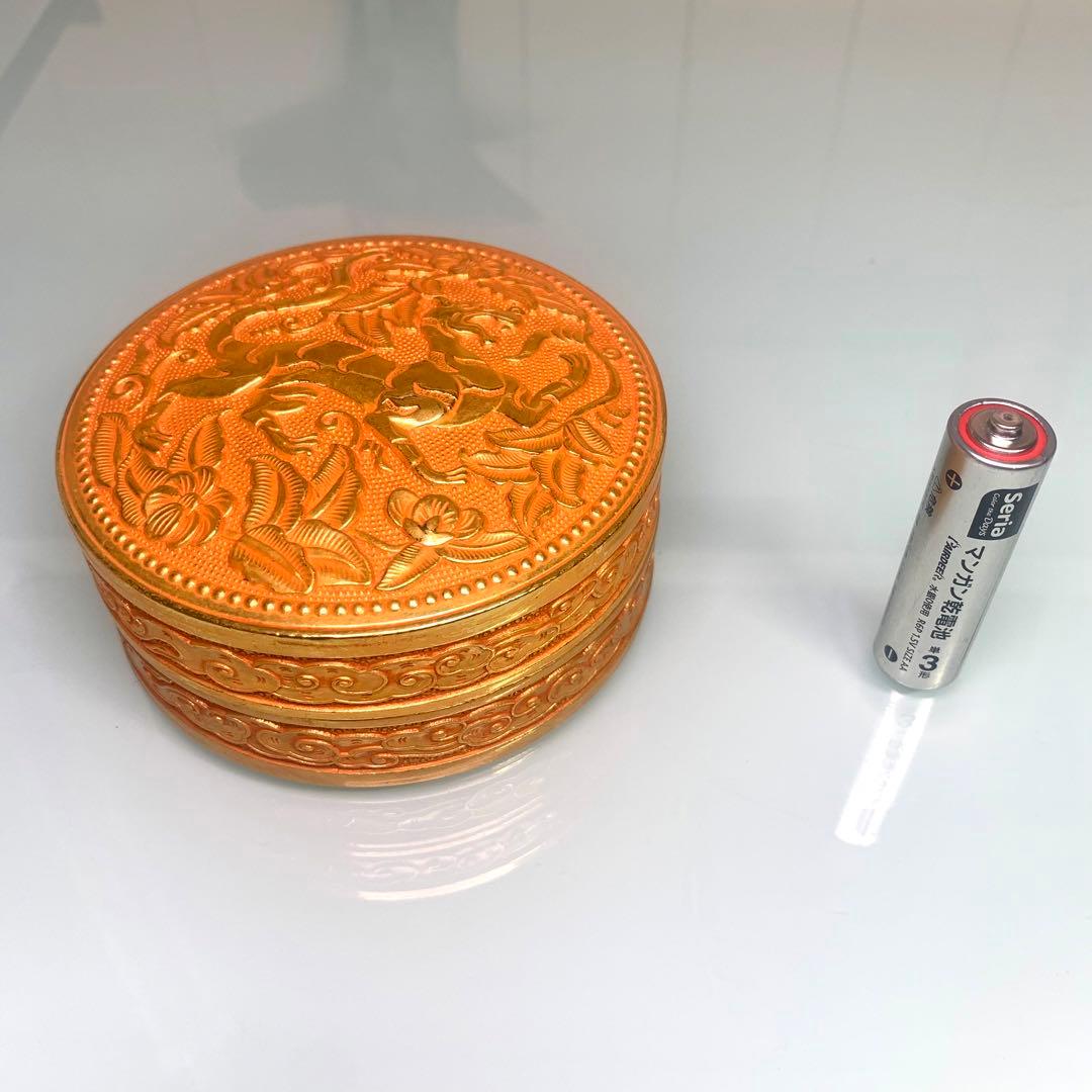 文房貝 小物入れ ジュエリーボックス凹凸金虎凰彫刻　インテリア　置物縁起物時代物 文房貝 小物入れ ジュエリーボックス凹凸金虎凰彫刻 インテリア 置物