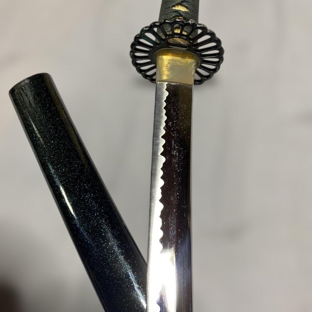 上級模造刀(下緒無し) 濃緑柄 菊花透し丸鍔 濃緑呂鞘 - メルカリ