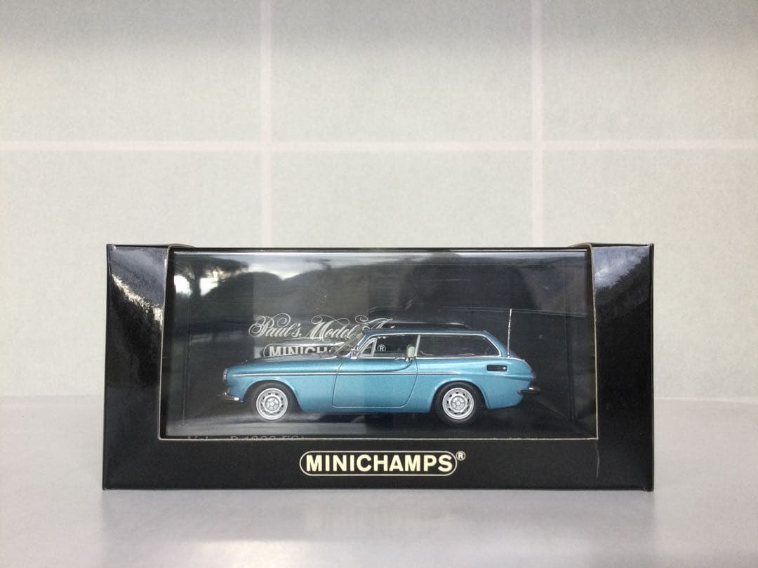 ミニチャンプス Volvo P 1800 ES（1971）アイスブルーメタリック