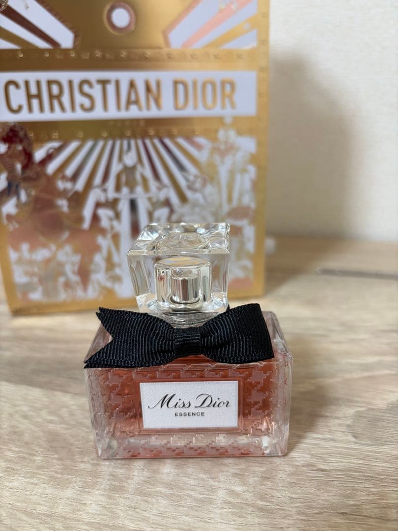 Miss Dior Essence 香水 エッセンス Miss Dior Essence: Intense Parfum by Francis Kurkdjian | DIOR US US