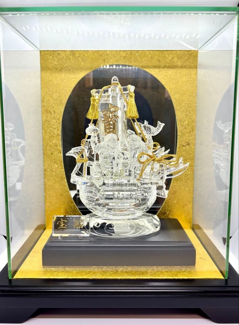 #伝統工芸士　保山　水晶工芸品 『宝船』 こんにちは♪ 本日は白水晶で彫刻された 七福神の宝船をご紹介します
