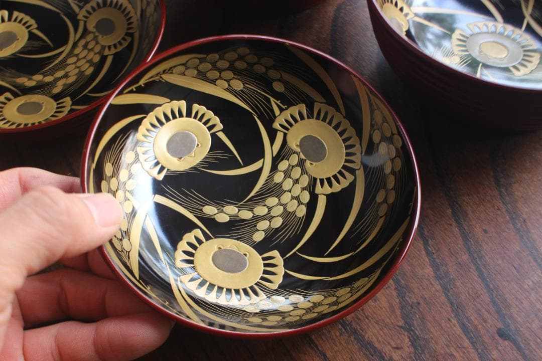 極小保管傷のみ！深みある糸目紅溜塗に極上稲穂福来雀蒔絵の