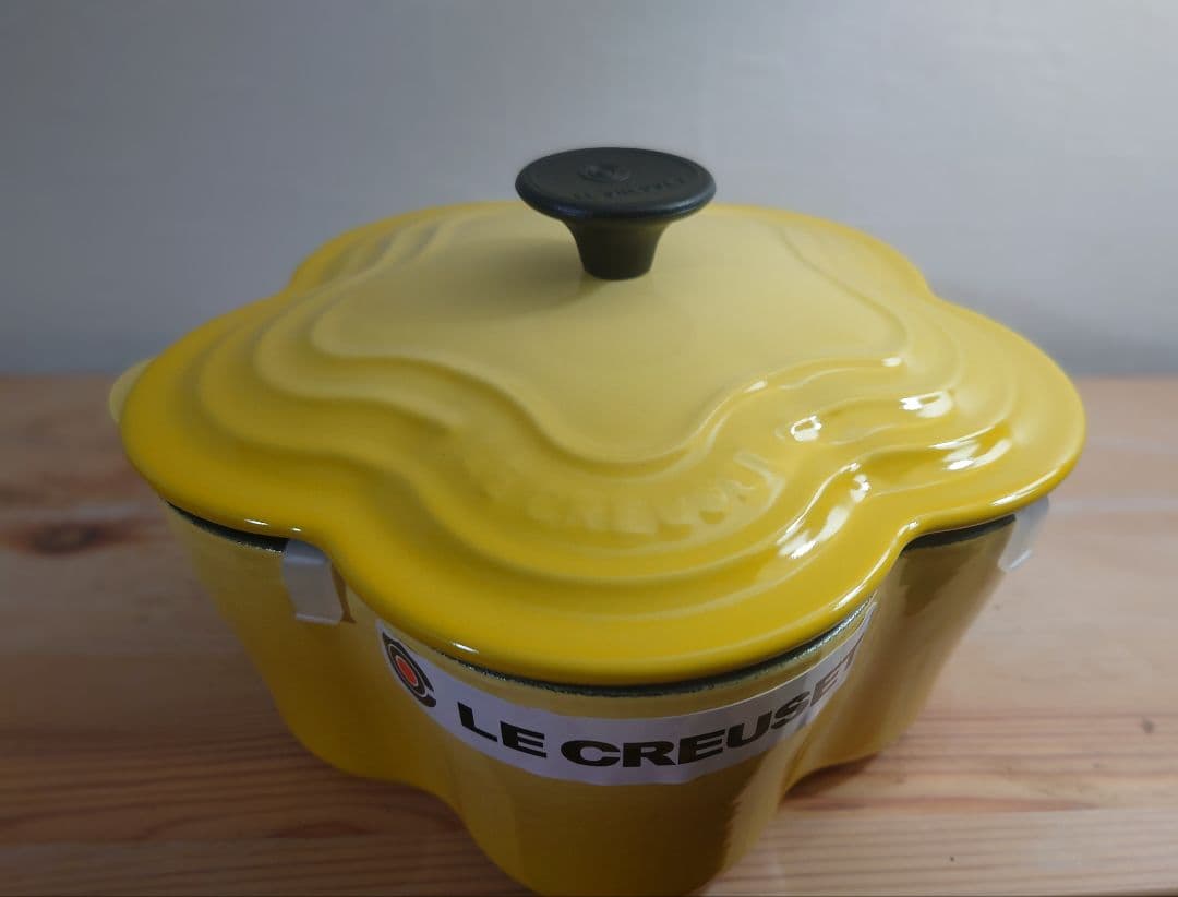 ミ*）様 【新品/送料無料】ル・クルーゼ　ココットフルール　 ソレイユイエロー 新品ル・クルーゼ 新品 ルクルーゼ フルール イエロー S 2枚セット 花