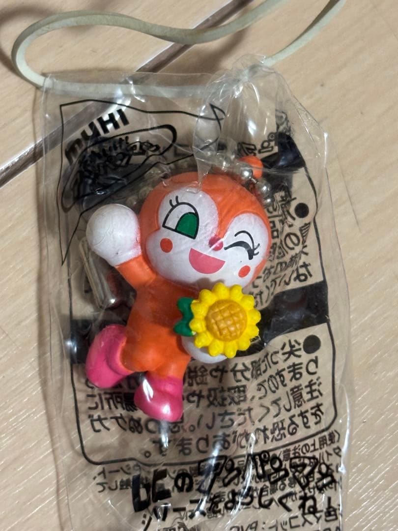 アンパンマンとドキンちゃんのキーホルダー2個セット - メルカリ