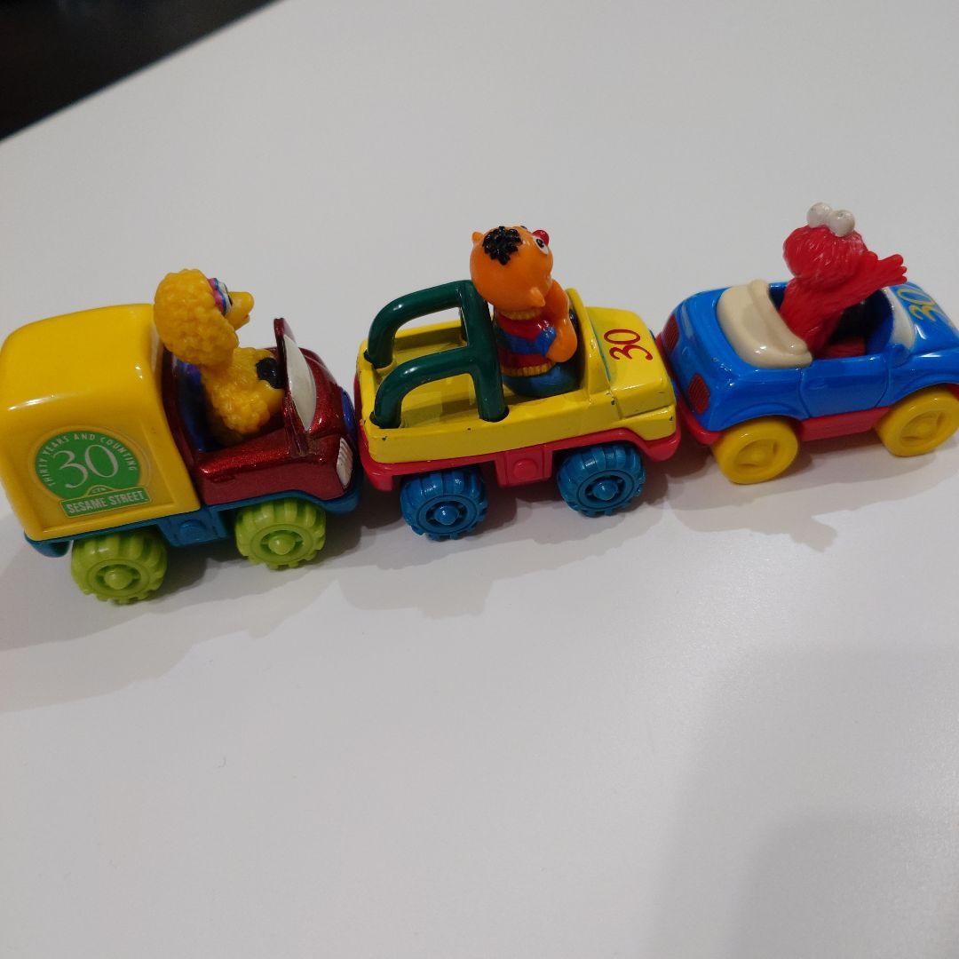 1997 SESAME STREETセサミストリート ミニカー 3点セット - メルカリ