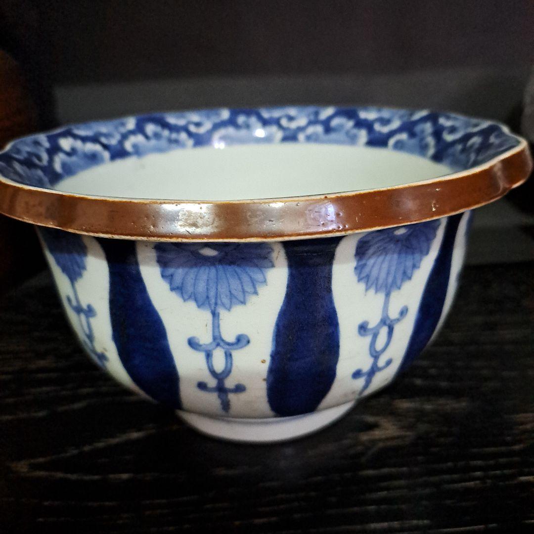 古伊万里　呉須染付青磁　深鉢　輪花赤縁　口太　高台　立割菊花図　江戸後期 古伊万里染付 菊図 台鉢 | 古美術ささき