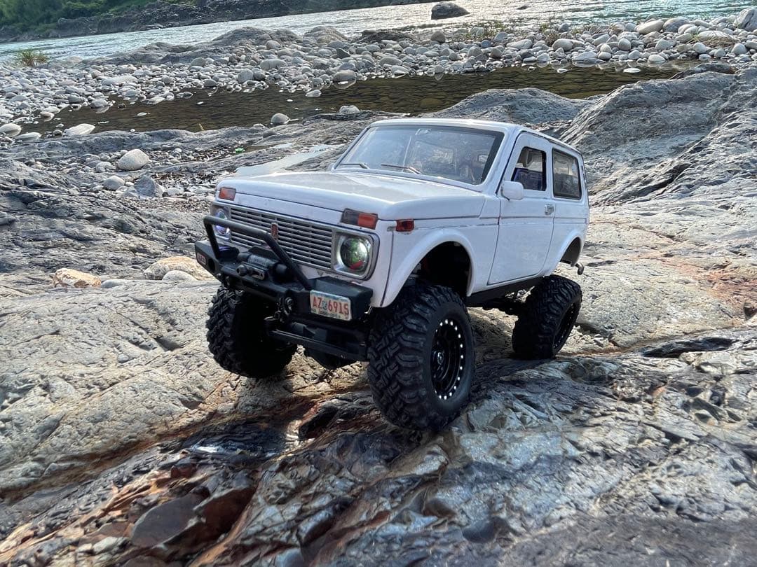 ラーダニーヴァ1/18 スケールクローラー Lada Niva - メルカリ
