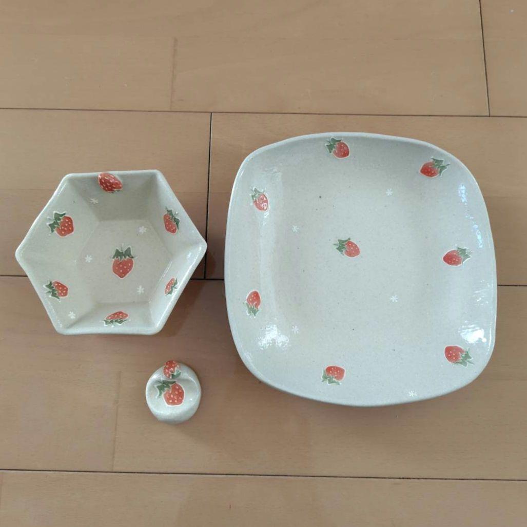 【中村佳菜子】いちごのプレート　箸置き　ボウル　食器　器　うつわ 作家さんの器と暮らしにまつわる道具のお店｜イロドリ｜オンラインストア