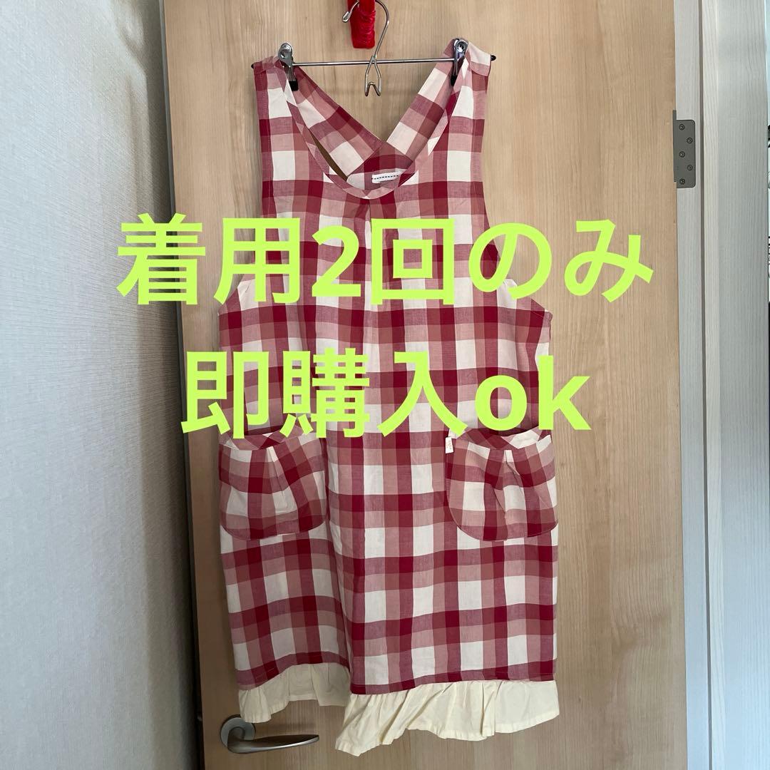 赤と白のチェック柄エプロン 即購入ok - メルカリ