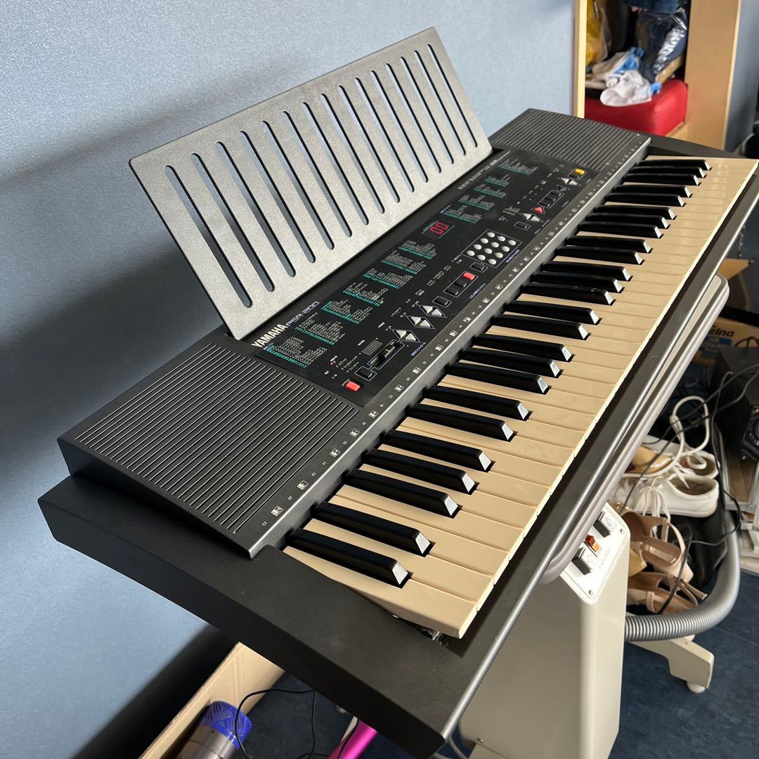 YAMAHA PSR-200 日本製61鍵盤 電子キーボード 中古品 譜面台付き
