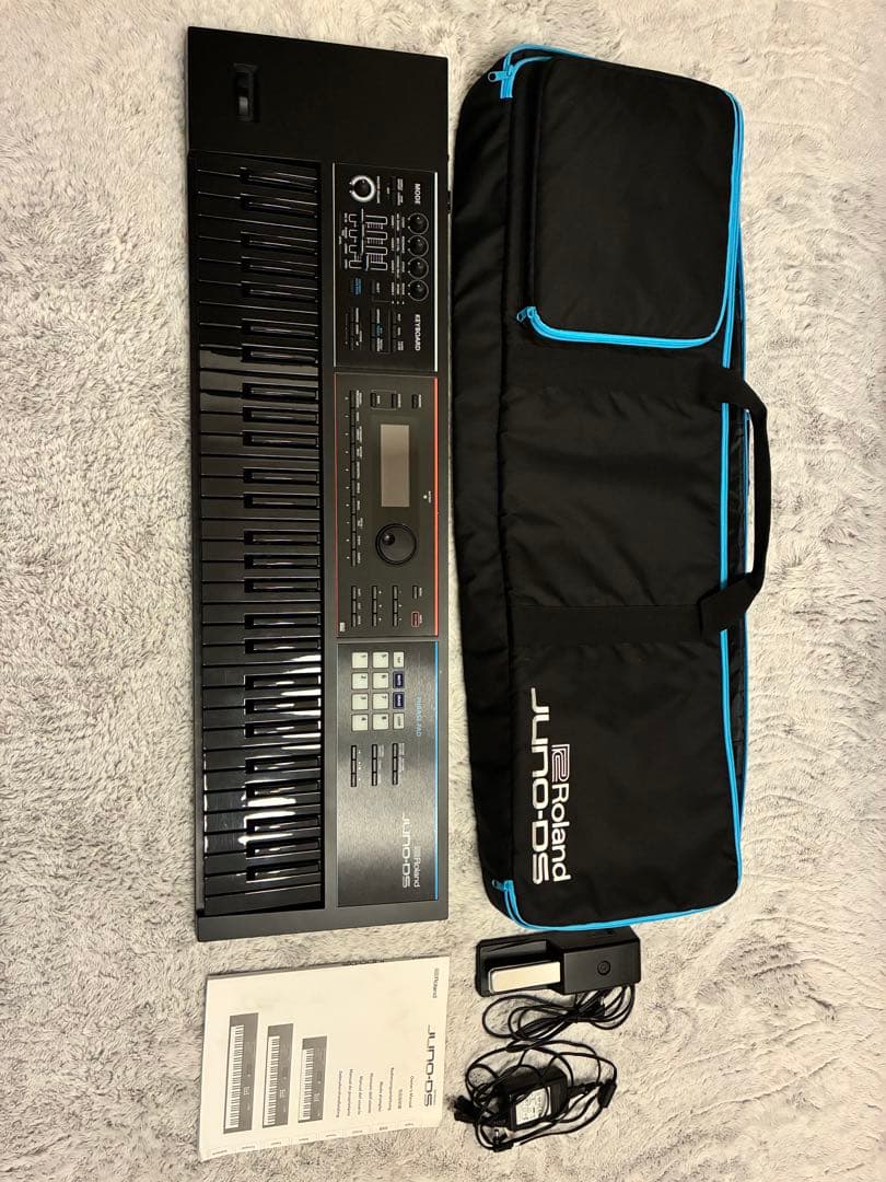 希少限定カラー】 ローランド JUNO-DS61Bシンセサイザー 61鍵盤 - メルカリ