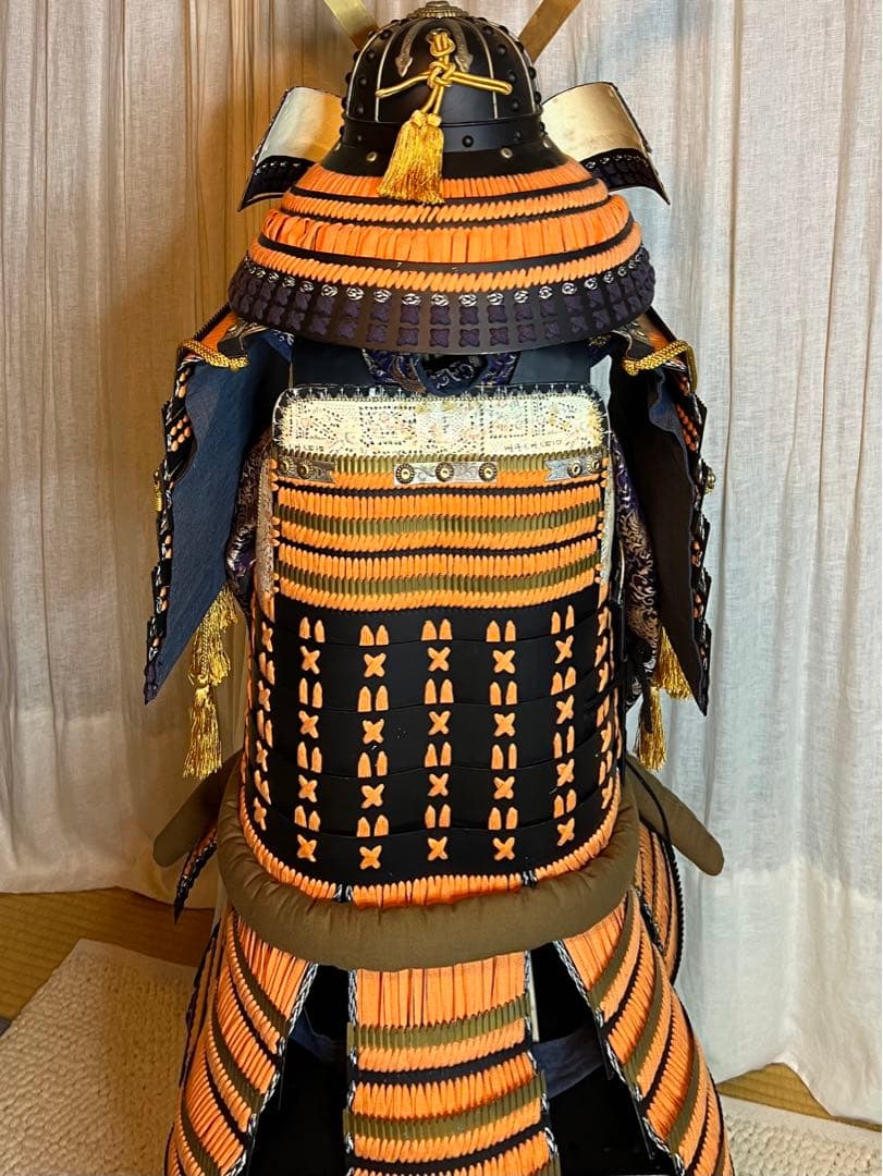 現代甲冑 等身大】（展示品の為未使用品）黒胴当世素掛紺白茶糸威本小