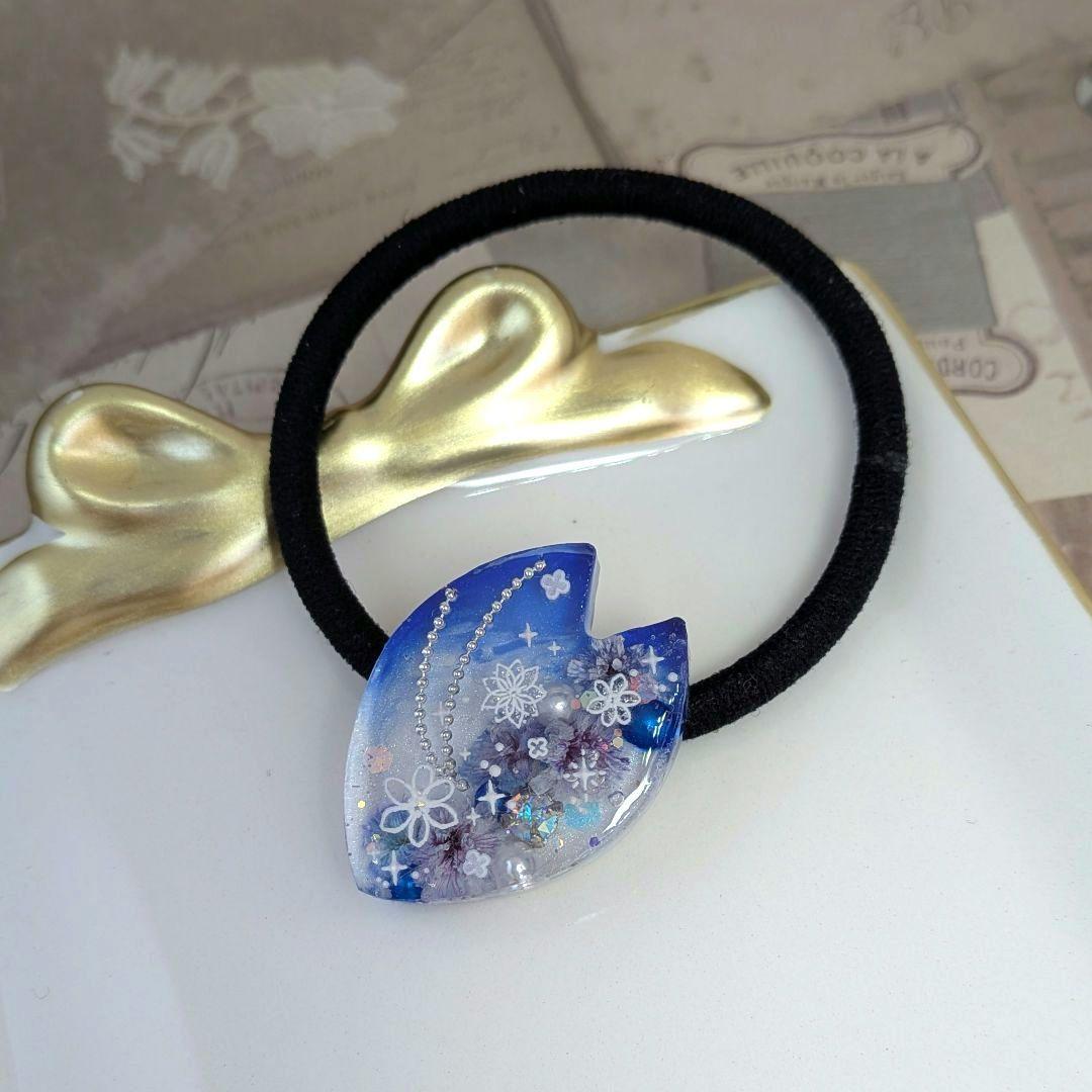 433 桜の花びら✴ロイヤルブルー✴レジンヘアゴムキーホルダーブローチ