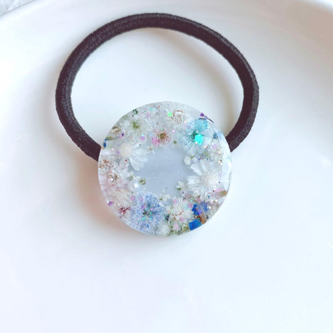 レジンヘアゴムブルーお花のリース春淡色プレゼントホロキラキラ