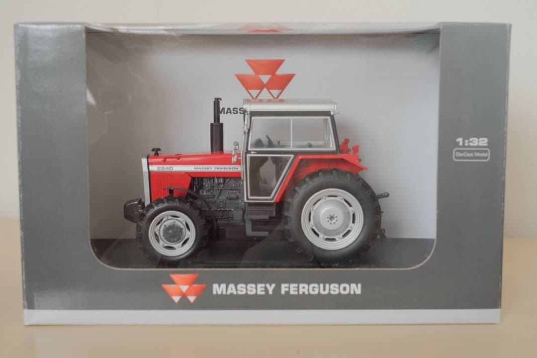 1/32 Massey Ferguson 2640 トラクター ミニチュア - メルカリ