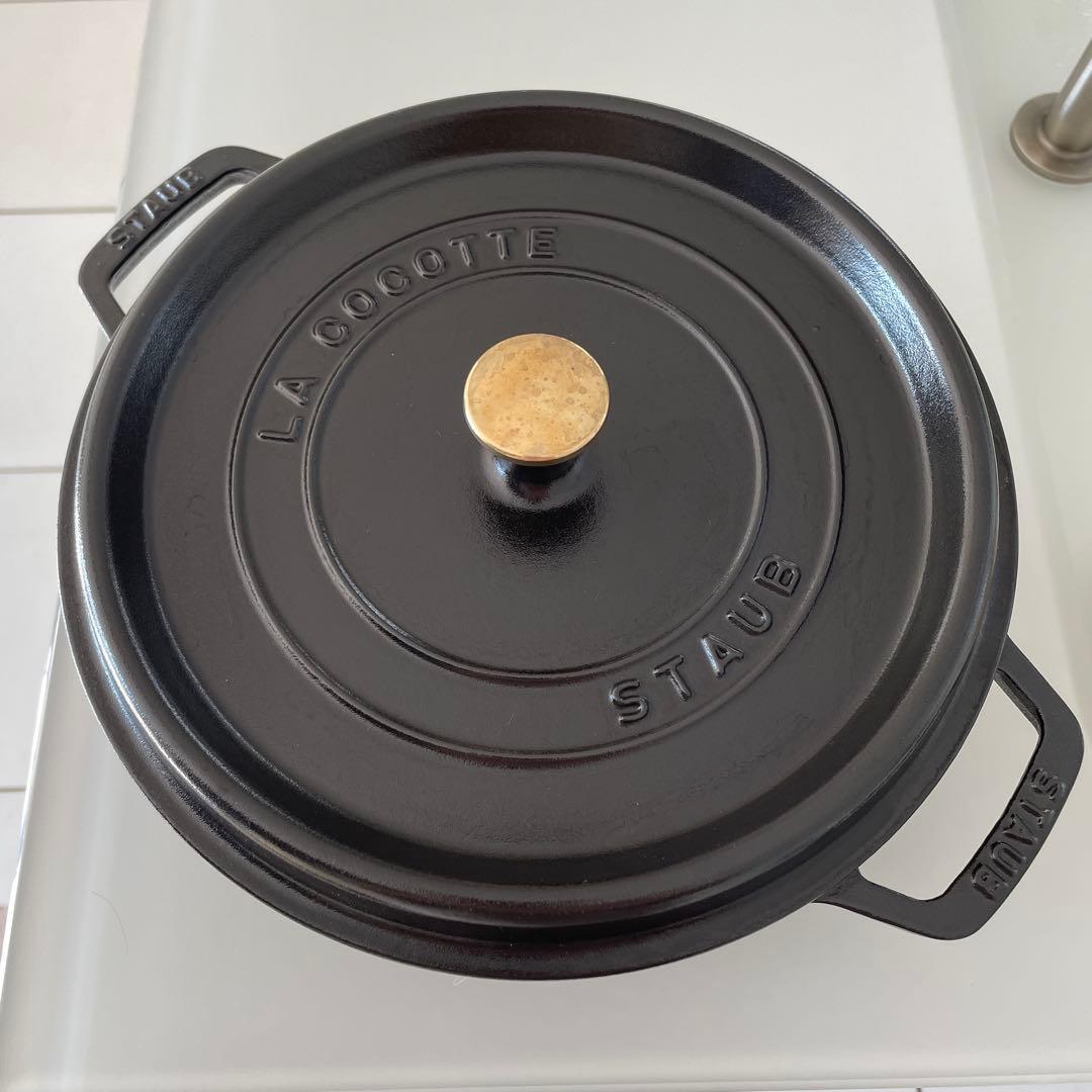 STAUB ストウブ鍋　シャロー26 黒 Amazon｜[ストウブ] staub シャロー ラウンド ココット 26cm ブラック