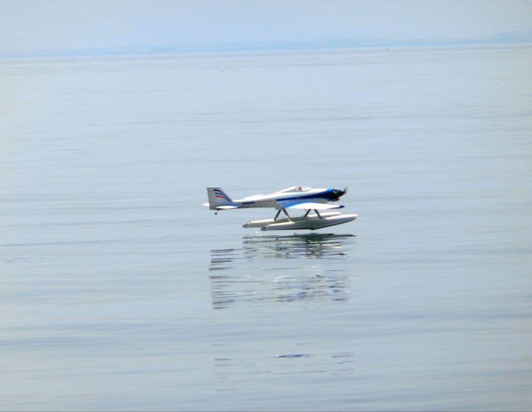 K&S製 Royal Grace 機体のみ、水上機用フロート付 中古