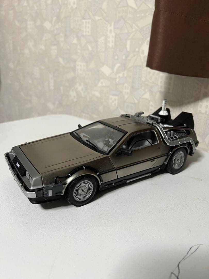 バックトゥザフューチャー 1/18デロリアン サンスター製ダイキャスト