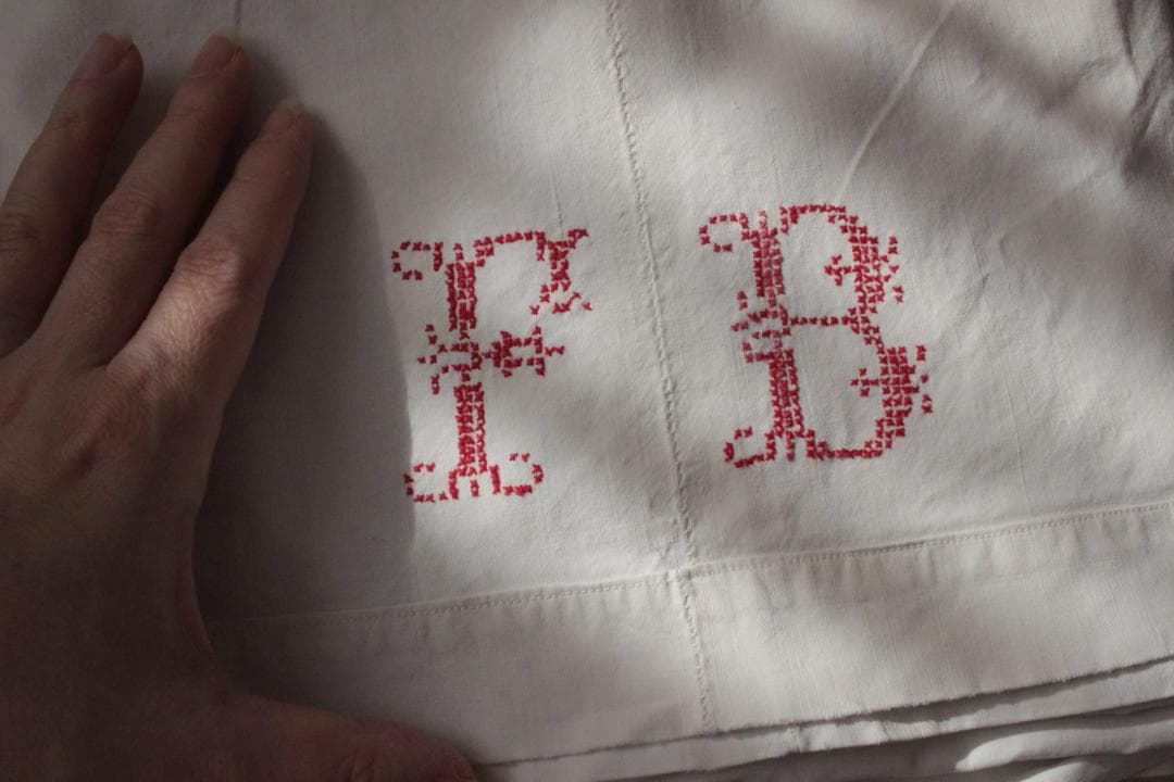 フランスアンティークイニシャル“FB”シーツモノグラム刺繍 肌になじむベッドリネンシーツ モノグラム刺繍 イニシャル フランス