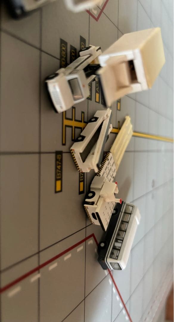 1/200用空港エプロン PBB地上支援車付き
